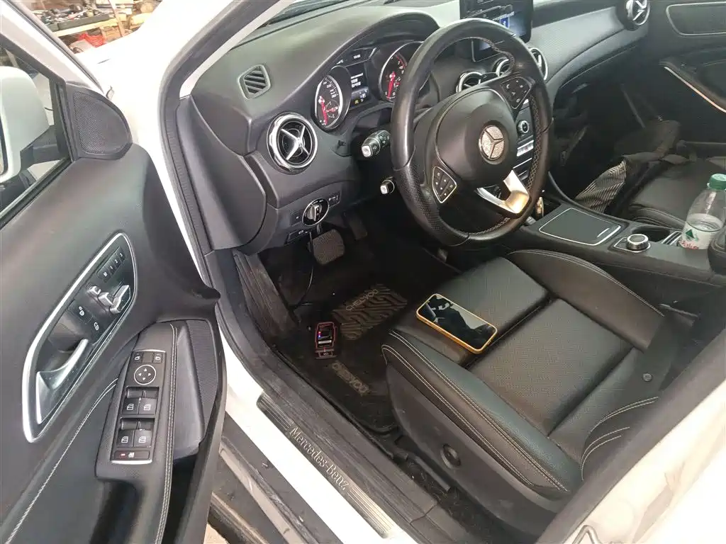 Mercedes-Benz GLA 2018 GLA 200 Dynamic фото 12