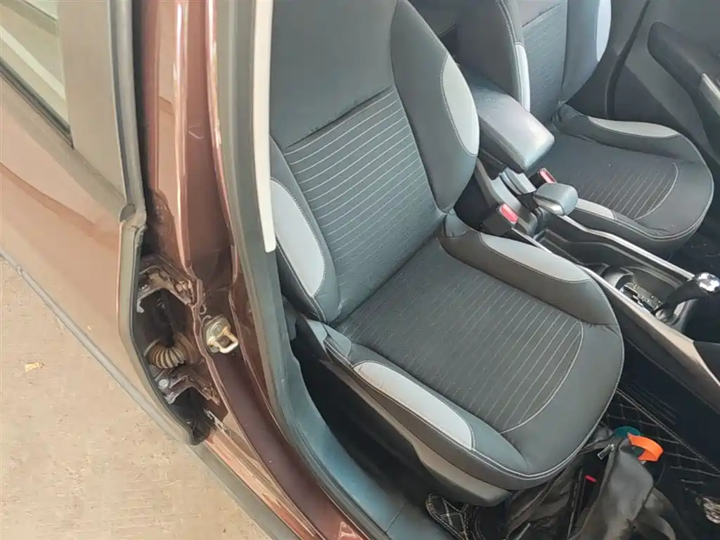 Peugeot 2008 2014 1.6L Automatic Trend Edition фото 25