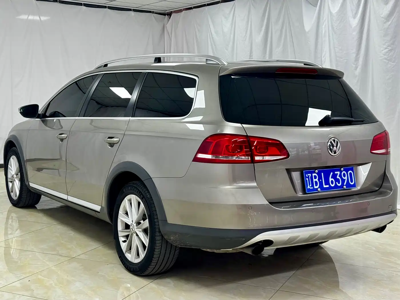Volkswagen Magotan (Import) 2012 Wagon 2.0TSI 4WD Comfort фото 6