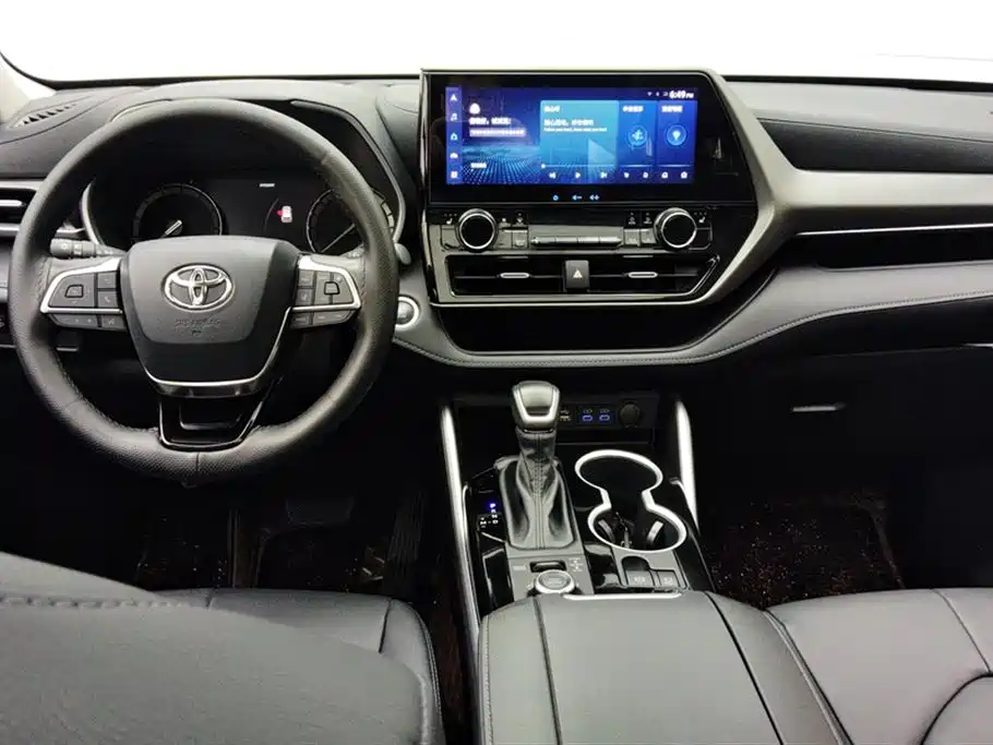 TOYOTA HIGHLANDER