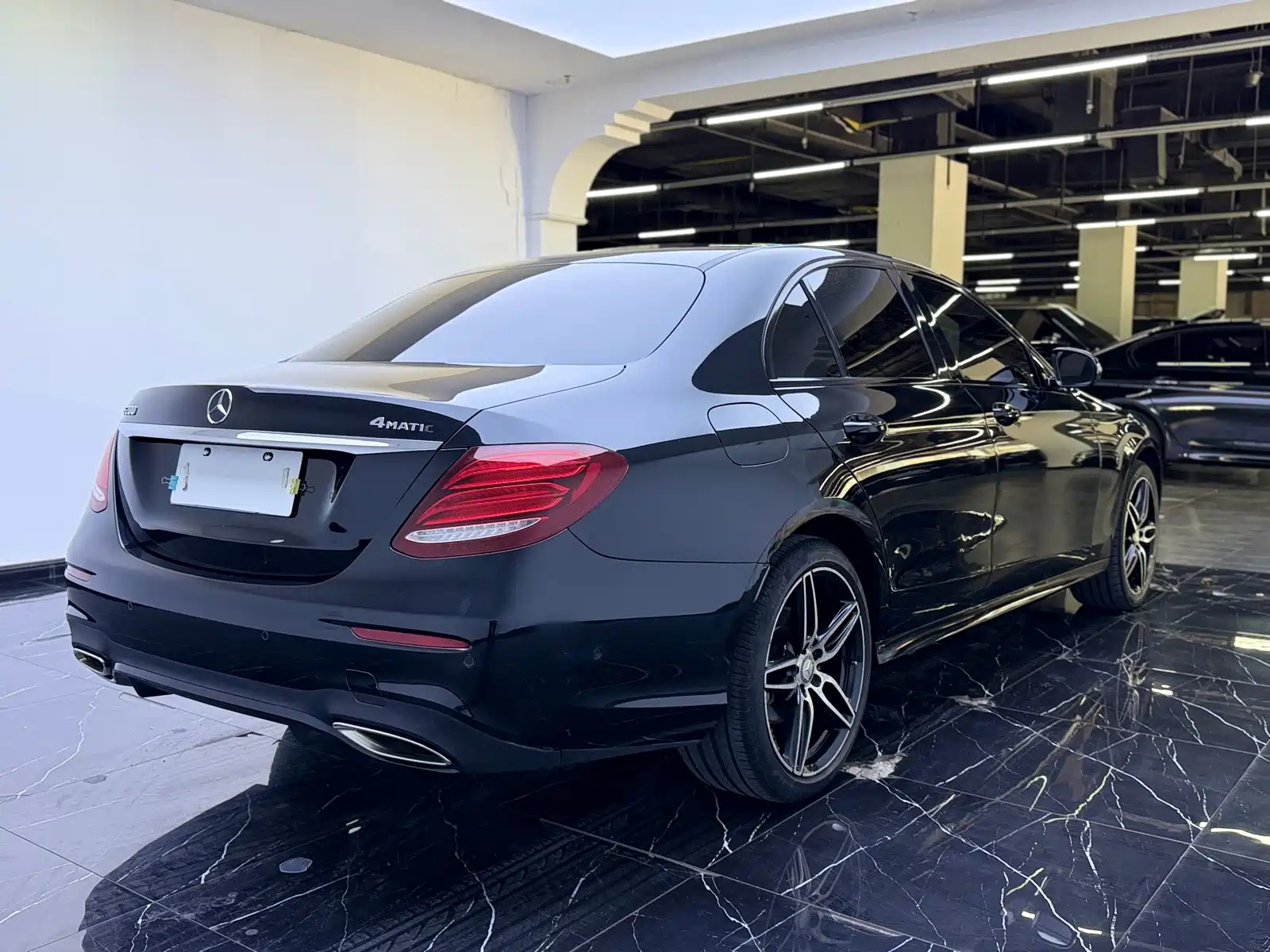 Photo 15 - Mercedes-Benz E-Class