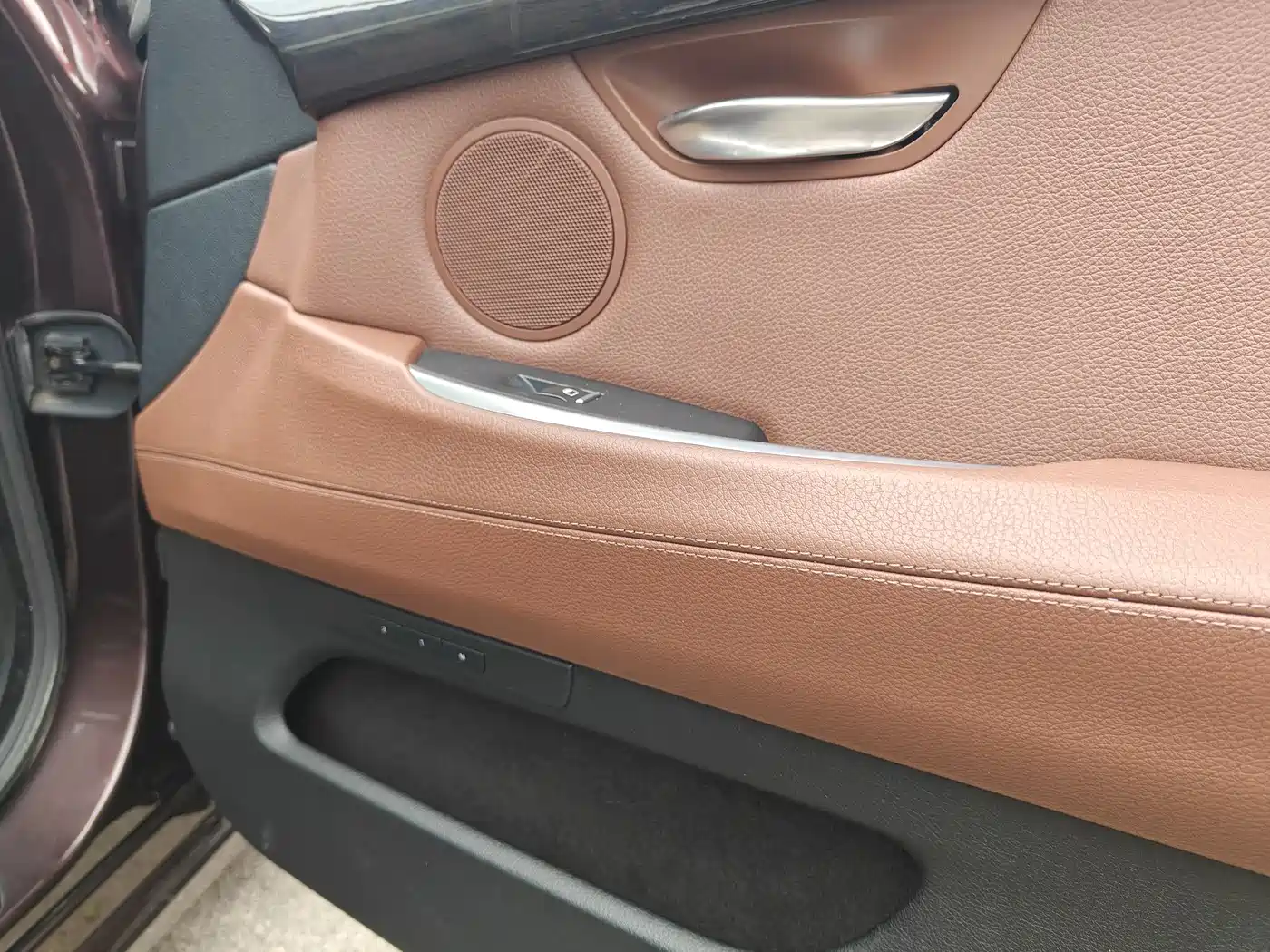 BMW 5 Series GT 2010 535i Leading Model фото 27