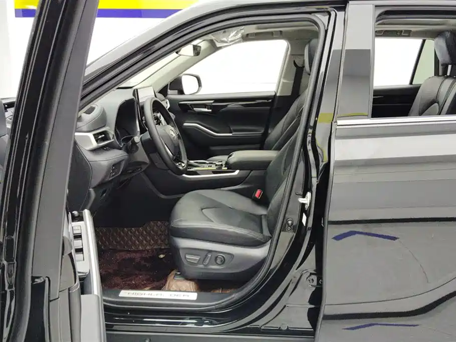 TOYOTA HIGHLANDER