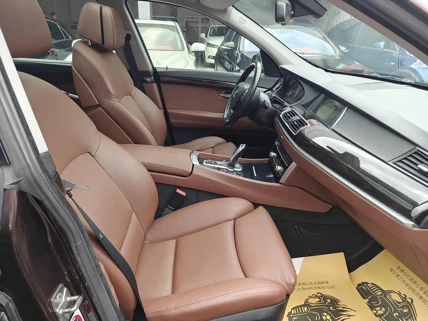 BMW 5 Series GT 2010 535i Leading Model фото 25