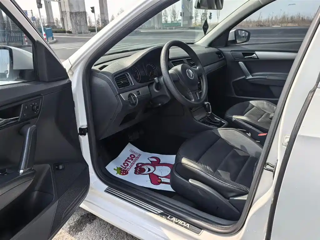 Volkswagen Lavida 2013 Facelift 1.4TSI DSG Comfort фото 4