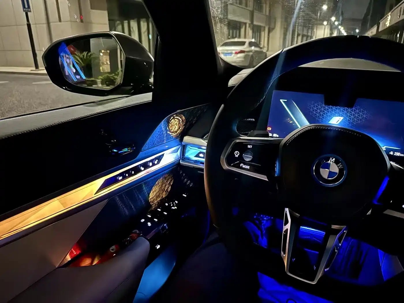 BMW i7 2023 Model xDrive60L M Sport Package фото 32