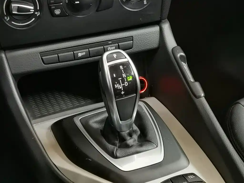 BMW X1 2014 sDrive18i Fashion Edition фото 13