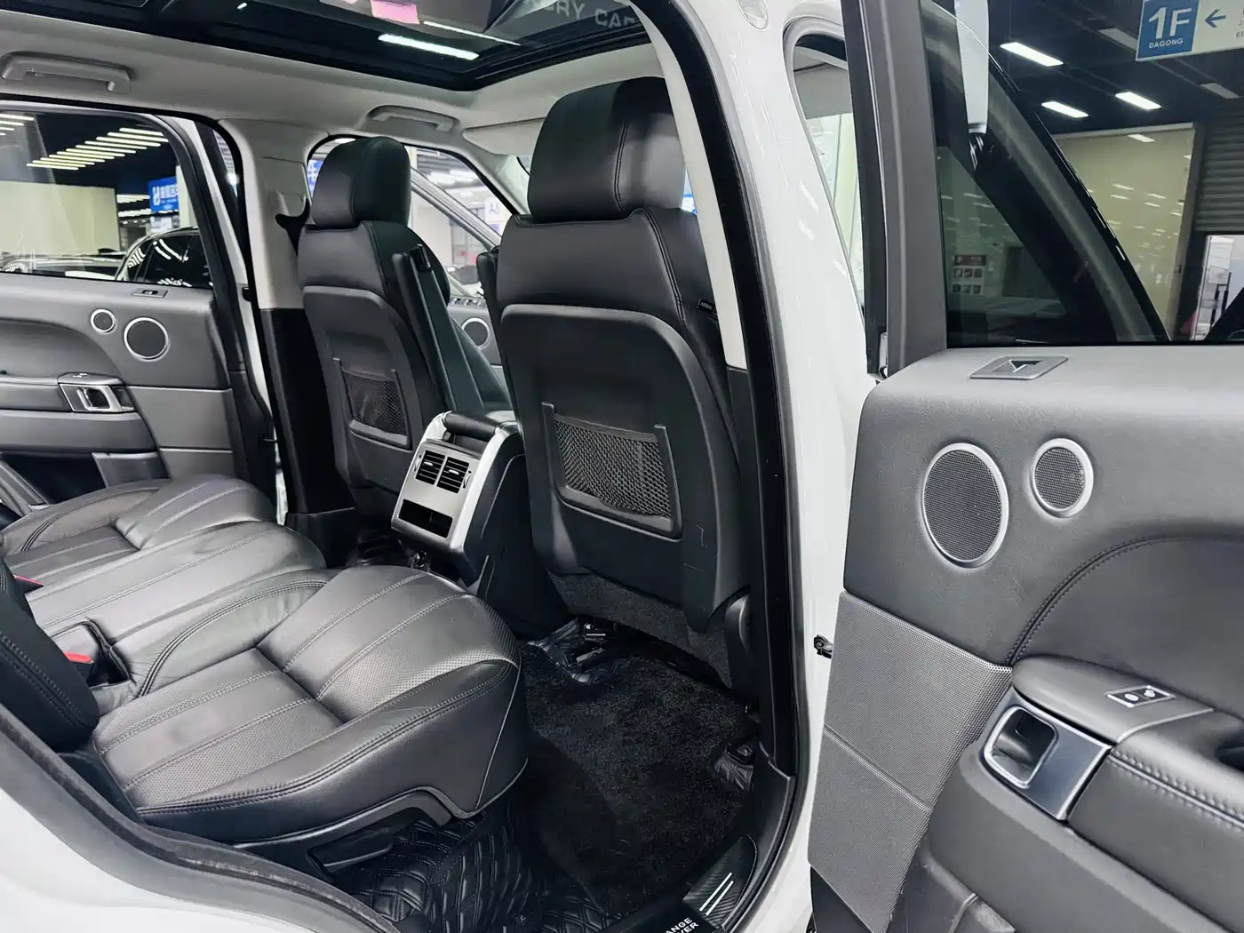 Land Rover Range Rover Sport 2017 3.0 SC V6 SE фото 10