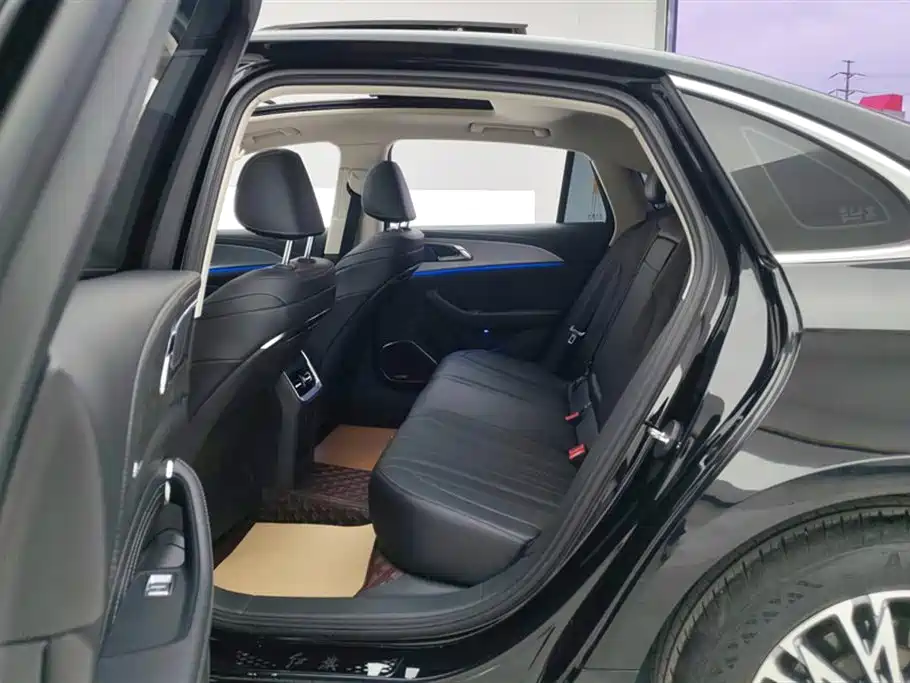 Hongqi H5 2024 1.5T DCT Smart Connect Flag Rhythm Edition фото 11