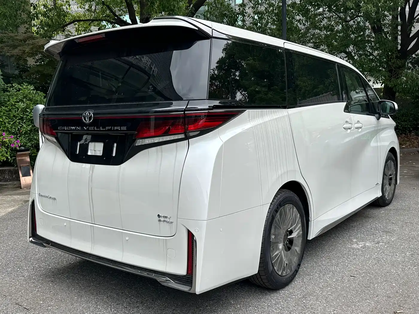 Toyota Vellfire 2025 Crown Hybrid 2.5L Ink Gold Executive Edition фото 15
