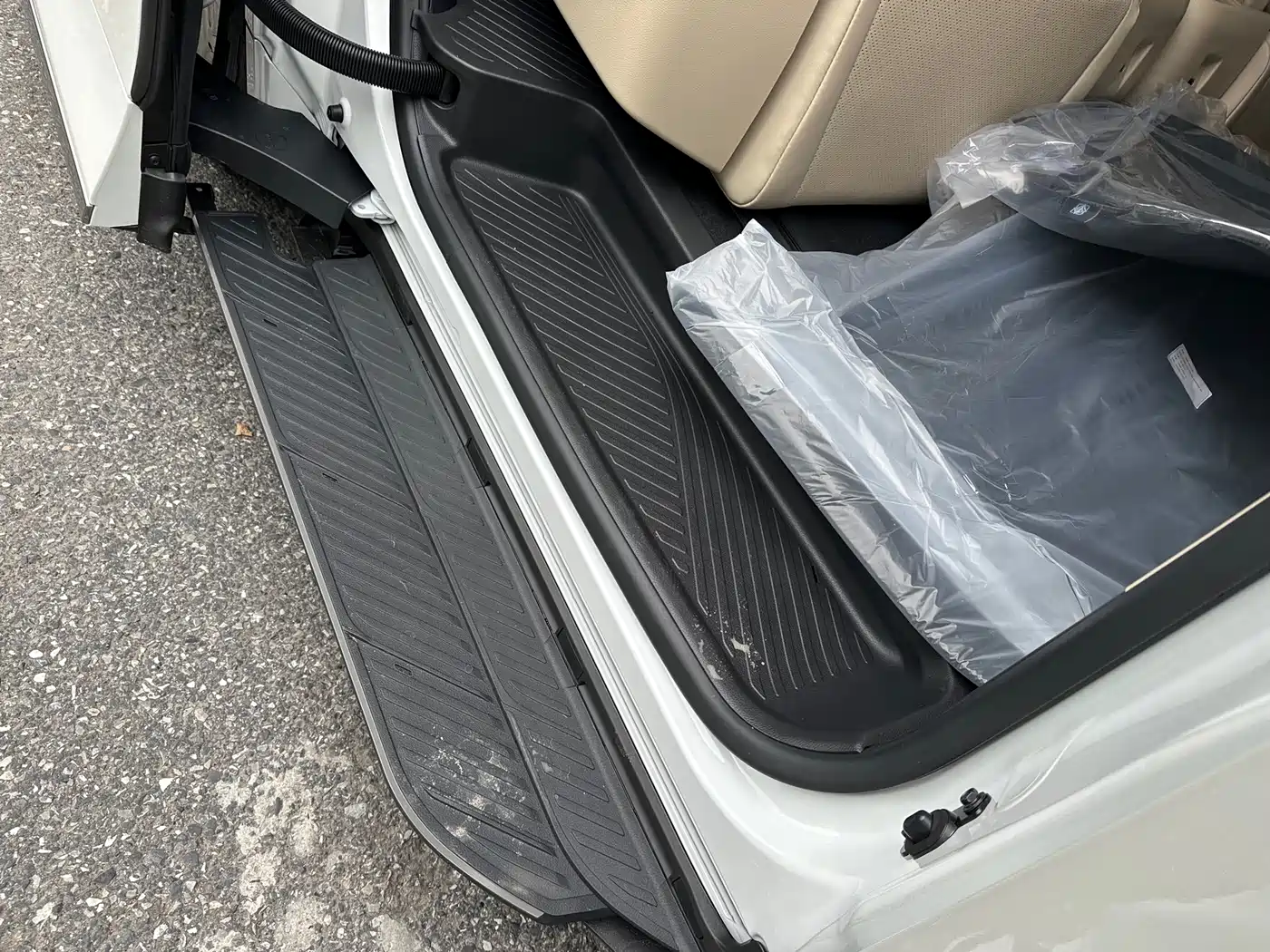 Toyota Vellfire 2025 Crown Hybrid 2.5L Ink Gold Executive Edition фото 10