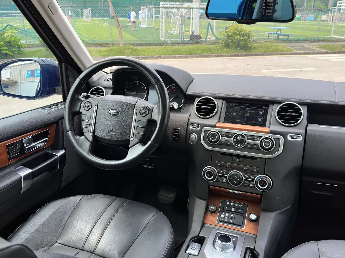 Land Rover Discovery 2015 3.0 SDV6 HSE Diesel фото 19