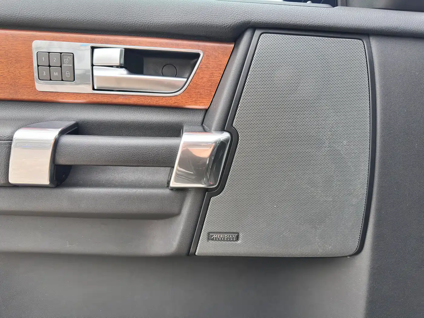 Land Rover Discovery 2015 3.0 SDV6 HSE Diesel фото 22