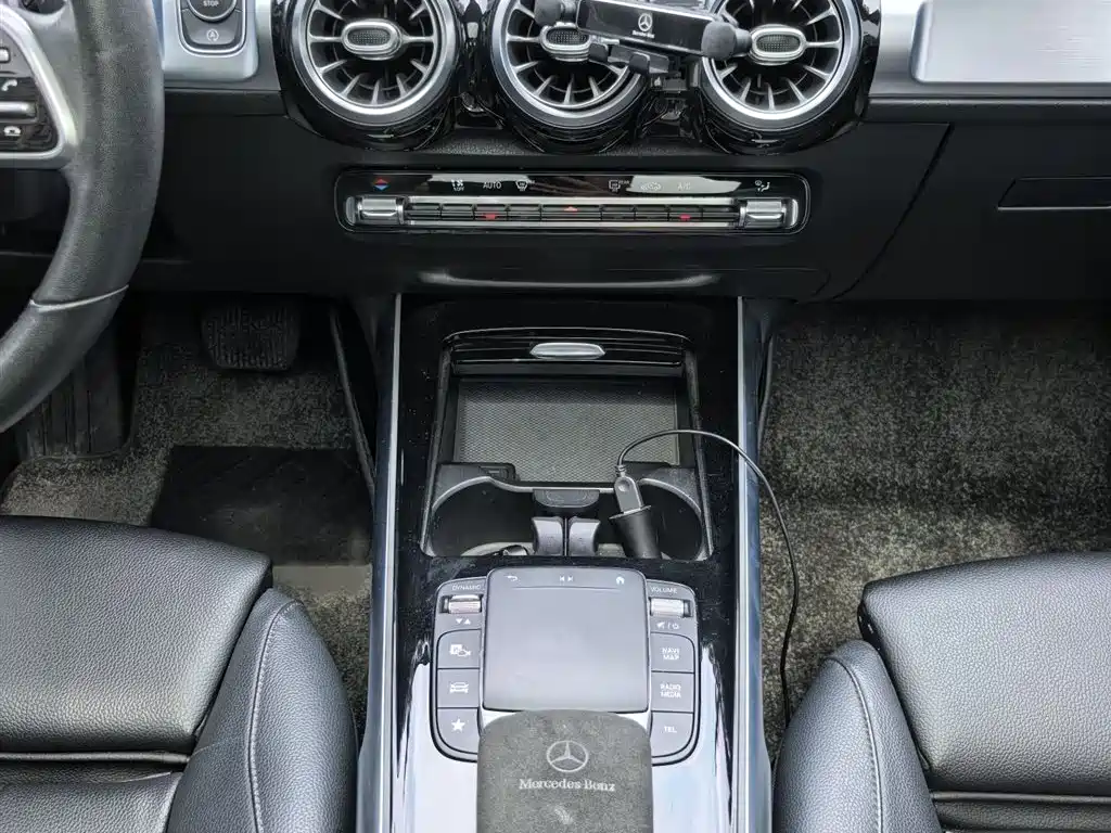 MERCEDES-BENZ GLB