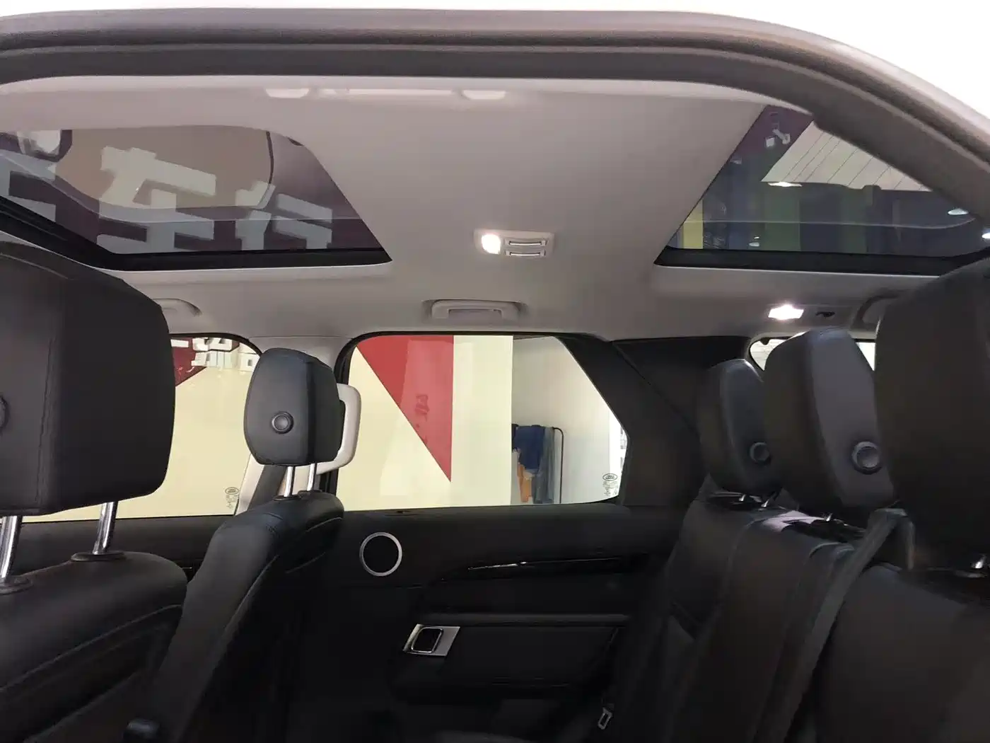 Land Rover Discovery 2018 3.0 SC V6 SE фото 10