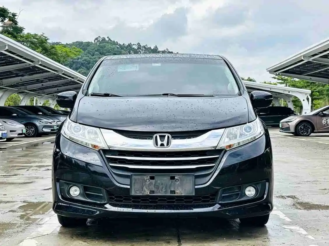 Honda Odyssey 2015 Facelift 2.4L Comfort Edition фото 3