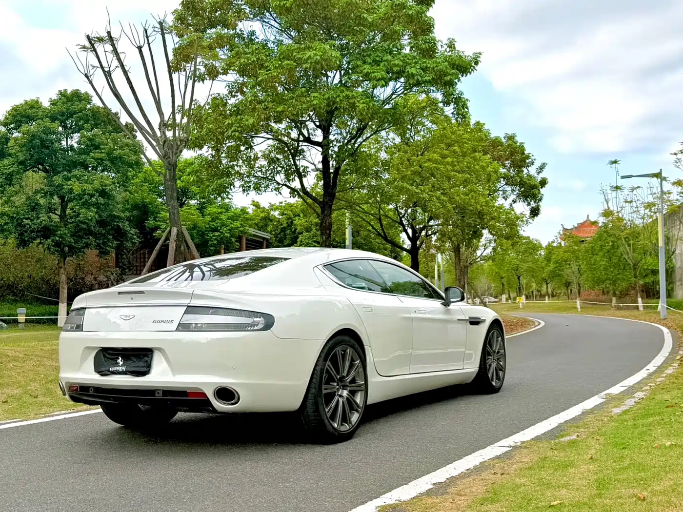 Aston Martin Rapide 2010 6.0L фото 4
