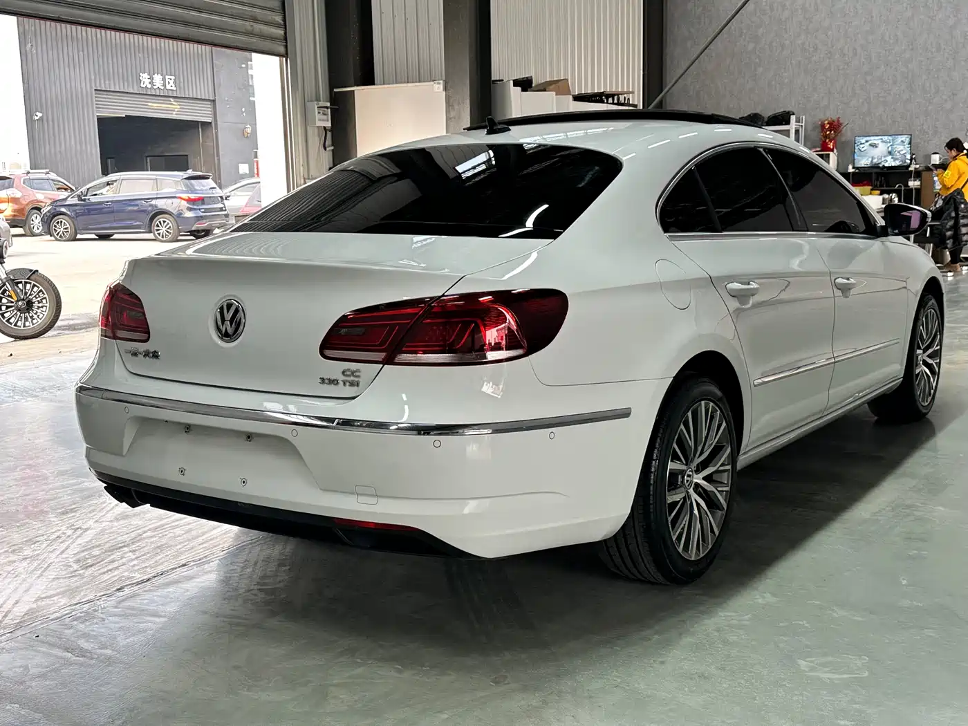 Volkswagen FAW-Volkswagen CC 2016 Model 2.0TSI Luxury фото 7