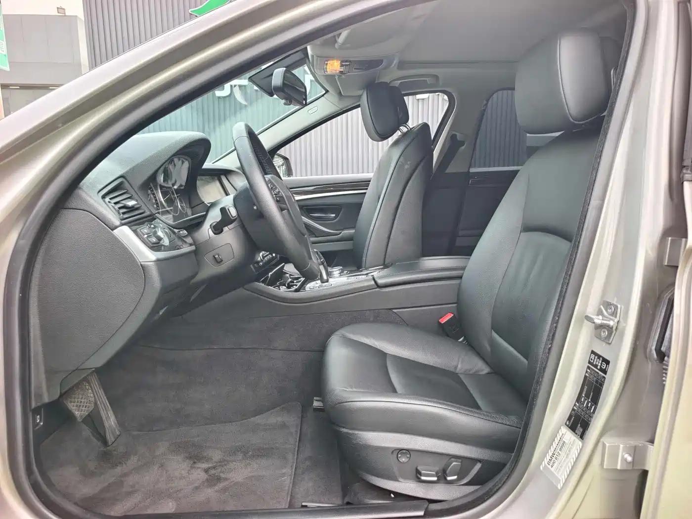 BMW 5 Series 2012 535Li Leadership фото 11