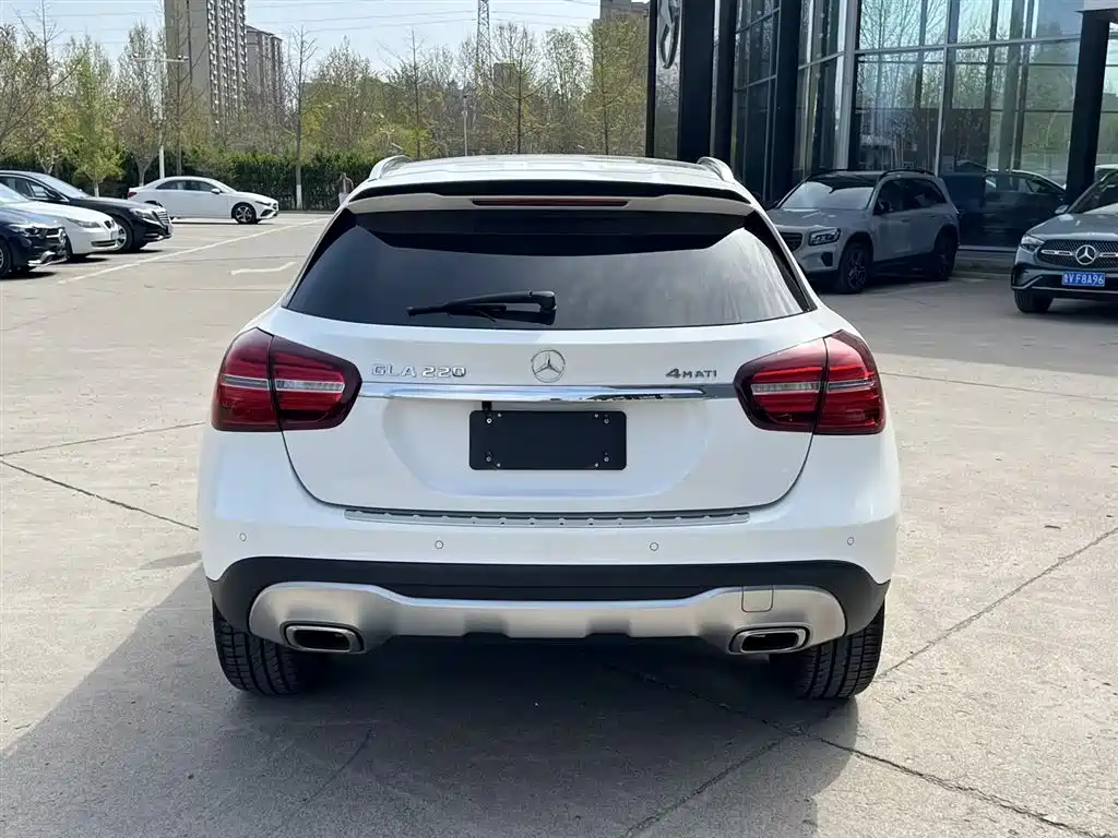 Mercedes-Benz GLA 2017 GLA 220 4MATIC Fashion фото 16
