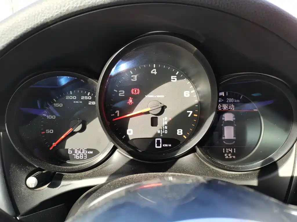 Photo 9 - Porsche Macan