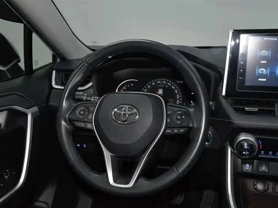 Toyota RAV4 Rongfang 2020 2.0L CVT 4WD Premium Edition фото 13