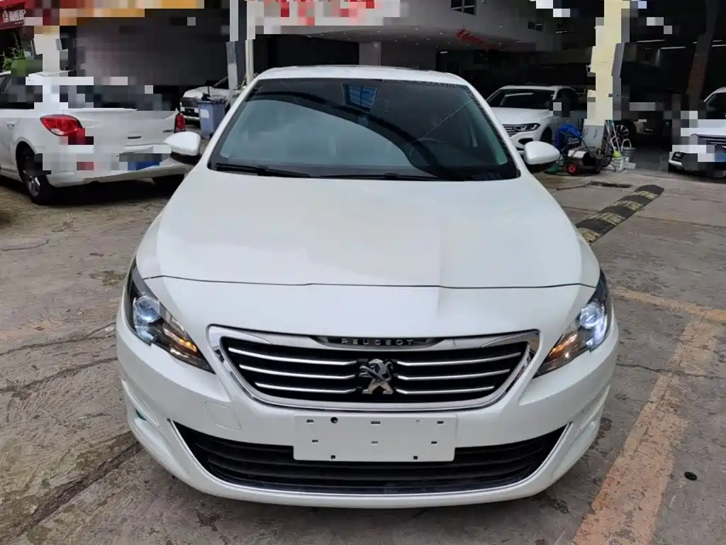 Peugeot 408 2015 Model 1.2T Automatic Luxury Edition фото 3