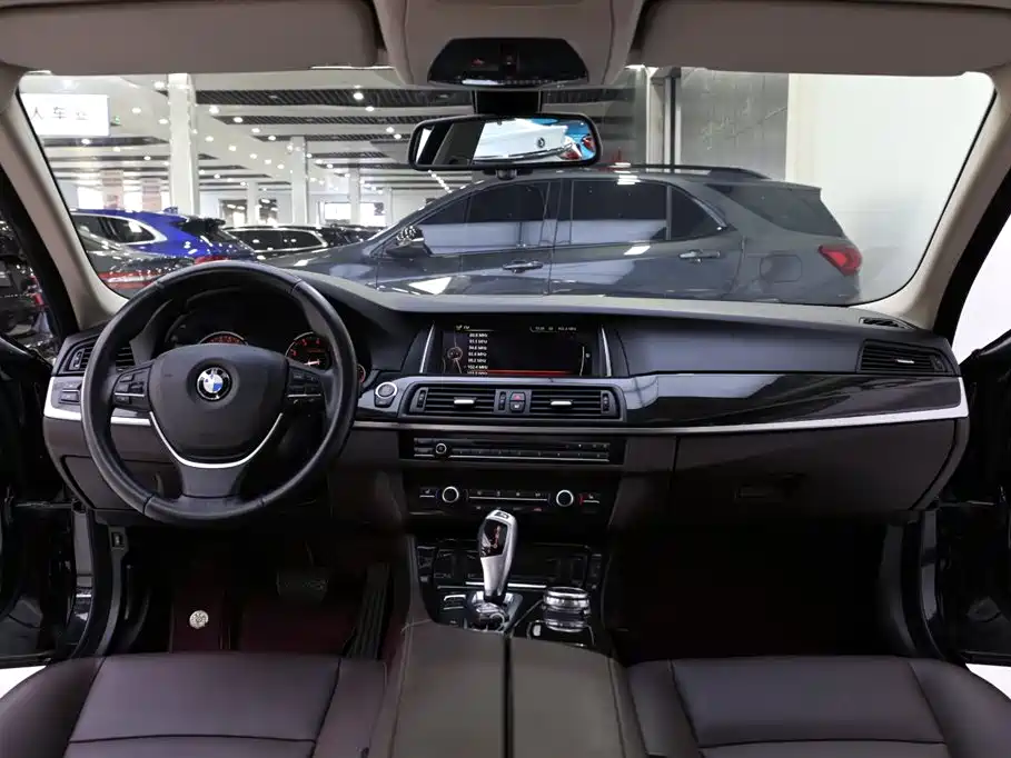 BMW 5 Series 2017 525Li Luxury Design Package фото 9