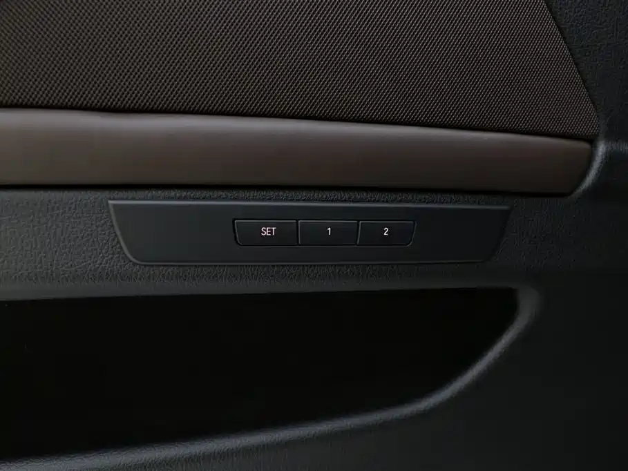 BMW 5 Series 2017 525Li Luxury Design Package фото 16