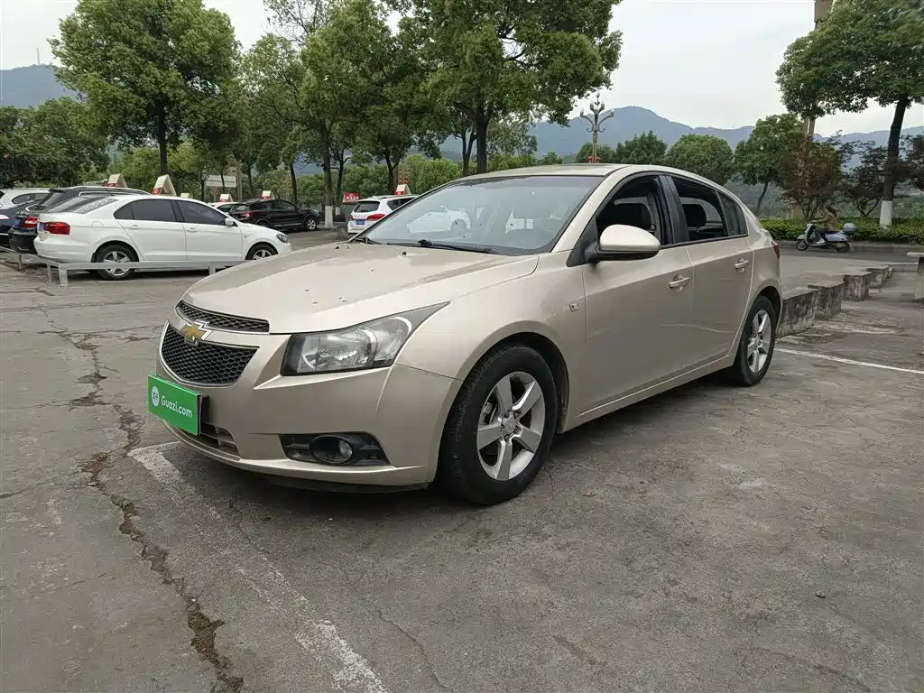 Chevrolet Cruze 2013 Hatchback 1.6L Manual Luxury