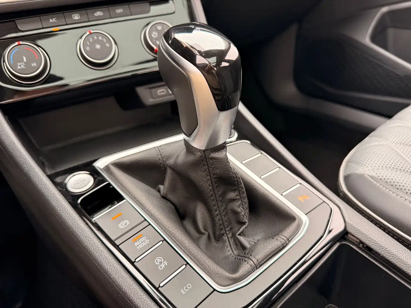 Volkswagen Sagitar 2023 300TSI DSG Surpassing Edition фото 9