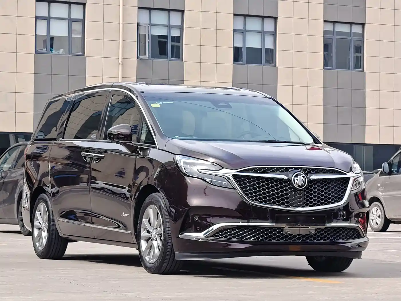 Buick GL8 2022 Avenir 7-Seater Hospitality Edition фото 3
