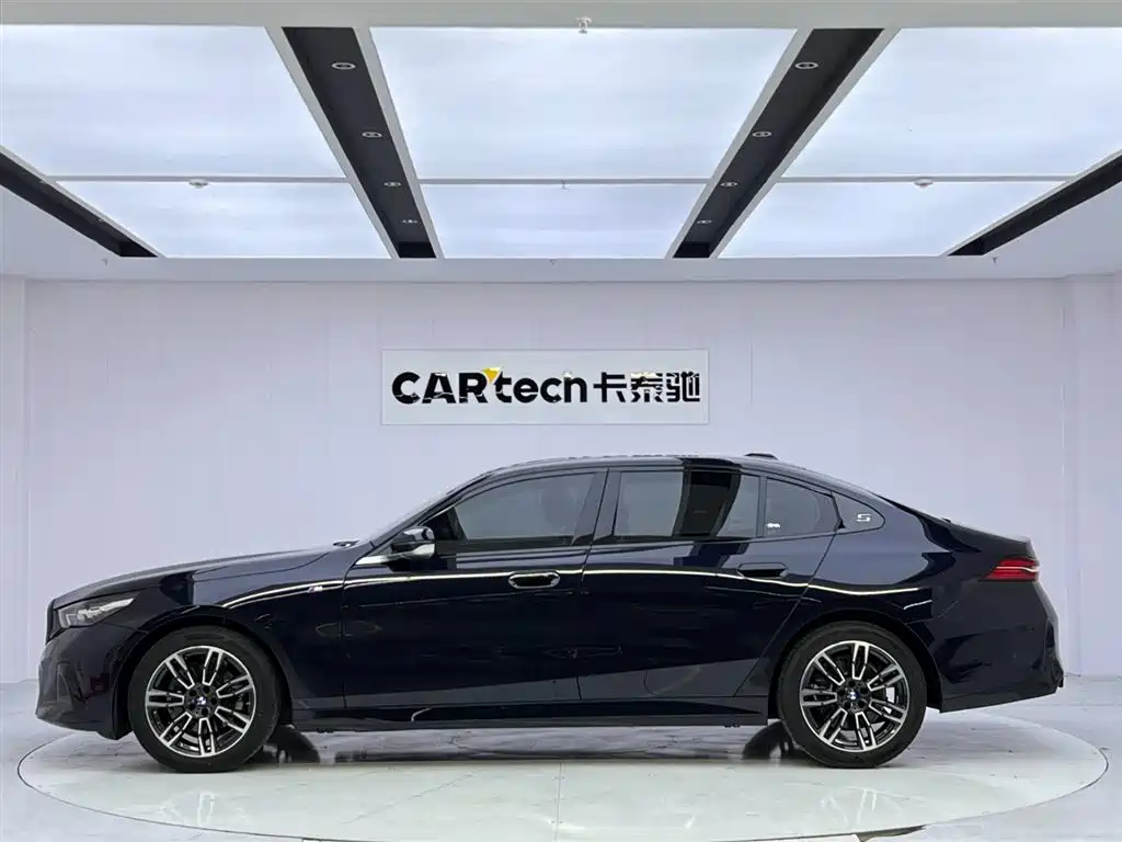 BMW 5 Series 2025 525Li M Sport Package фото 2