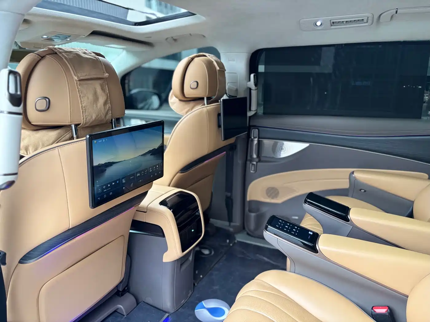Denza D9 2022 DM-i 970 AWD Flagship фото 13