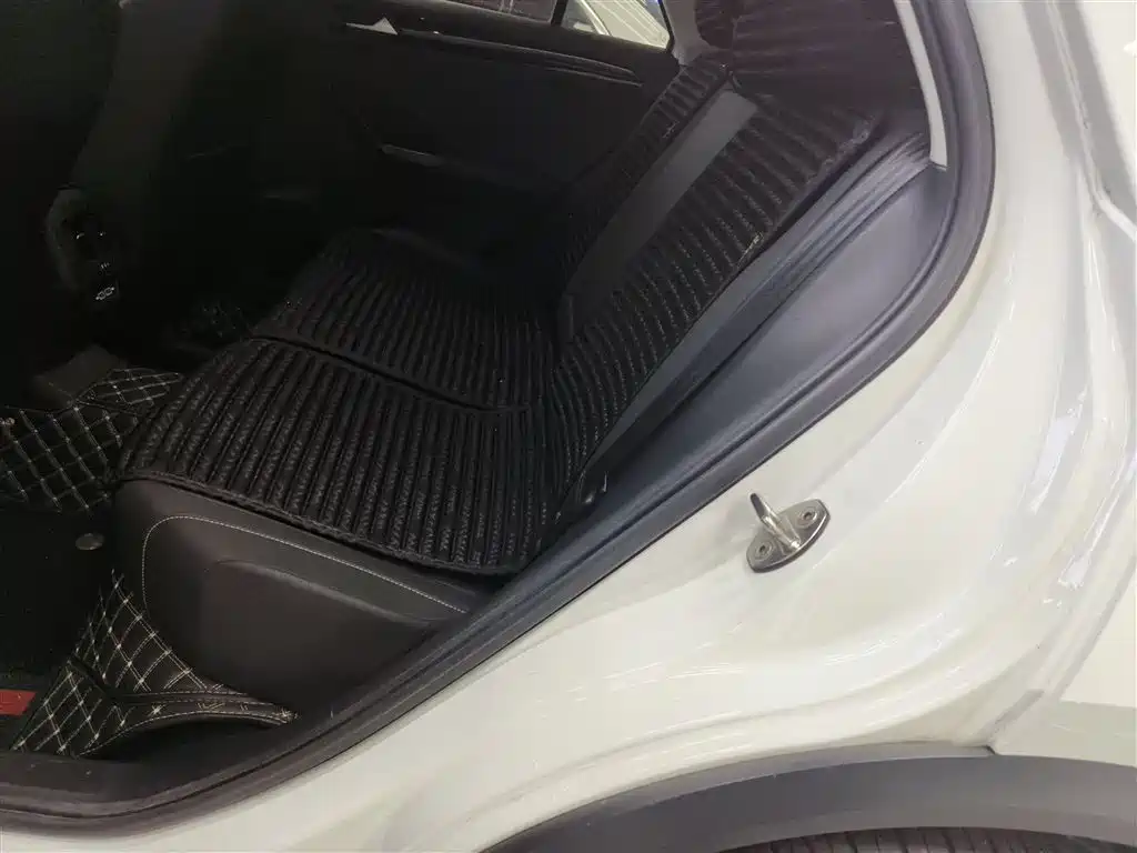 VOLKSWAGEN T-ROC EXPLORING SONGS
