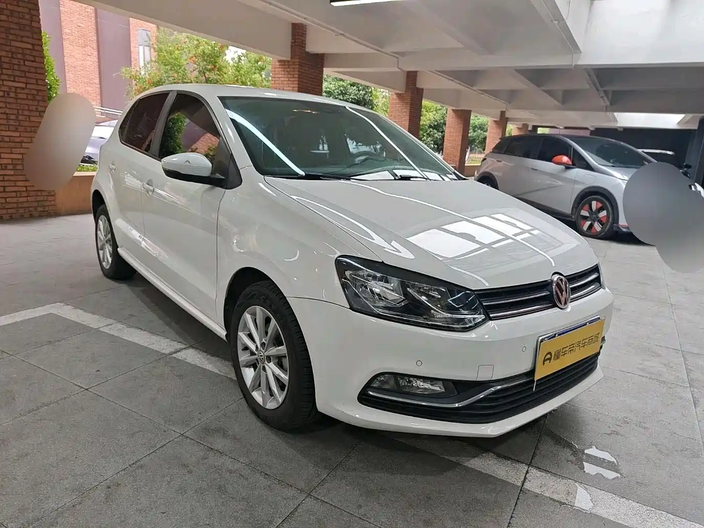 Volkswagen Polo 2014 1.6L Automatic Luxury Edition фото 6