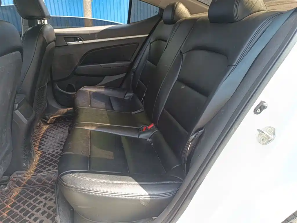 Hyundai Elantra 2016 Model 1.6L Automatic Smart Elite фото 15
