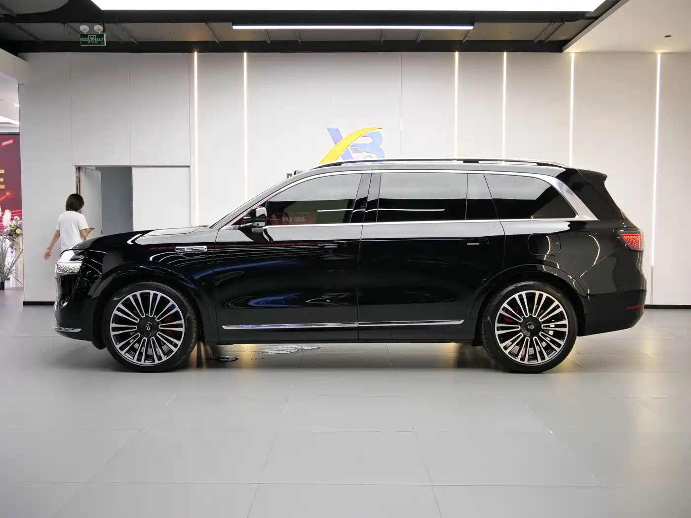 AITO Wenjie AITO M9 2024 Range Extender Max Edition 42kWh 6-seater фото 4