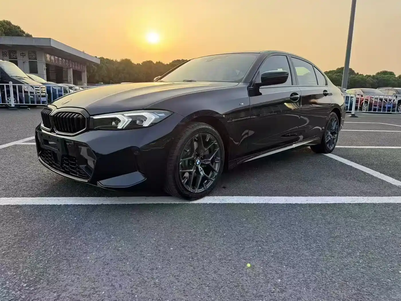BMW 3 Series 2025 330i M Sport Night Edition