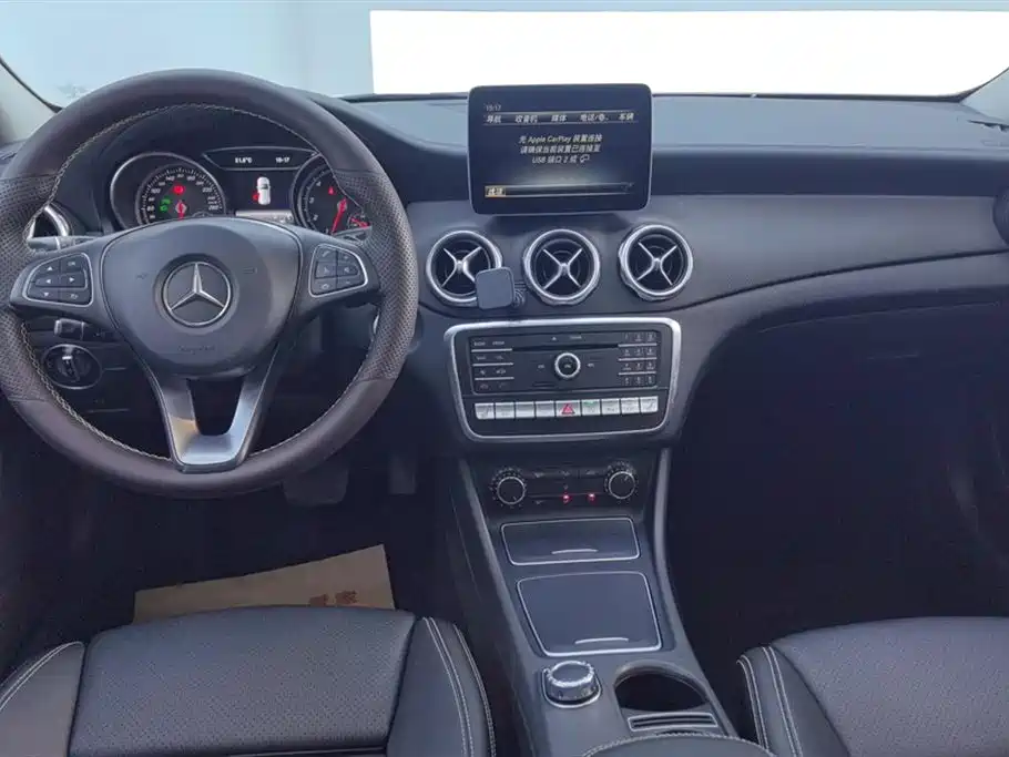 Mercedes-Benz GLA 2017 GLA 220 4MATIC Fashion фото 12