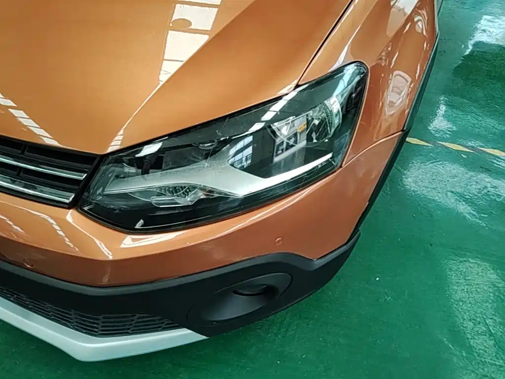 Volkswagen Polo 2016 1.6L Cross Polo Automatic фото 24