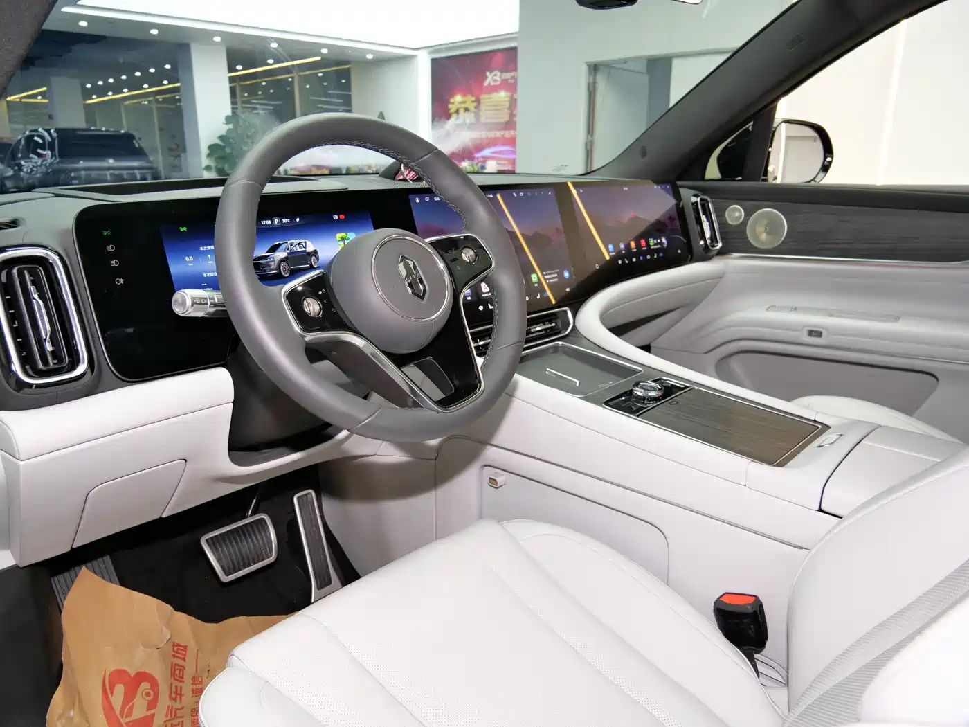 AITO Wenjie AITO M9 2024 Range Extender Max Edition 42kWh 6-seater фото 8