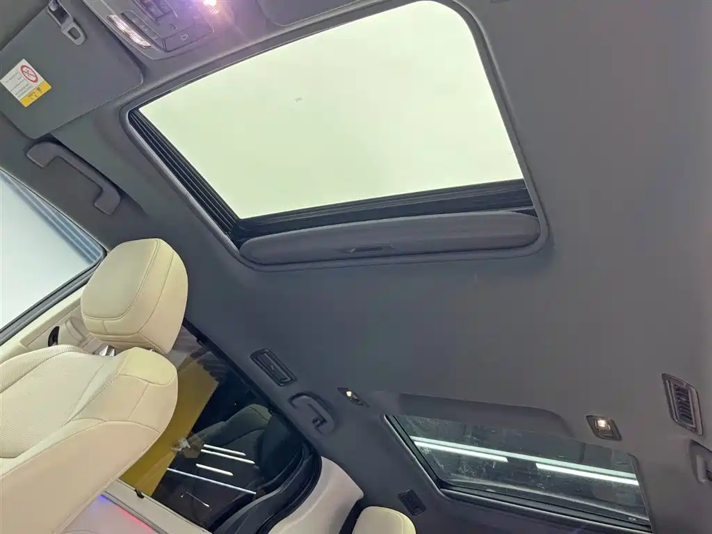 Toyota Granvia 2023 2.5L Hybrid Prestige PLUS Edition фото 19