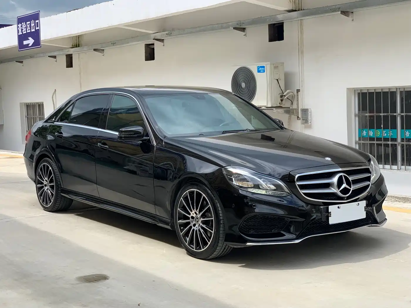 Фото 3 - Mercedes-Benz E-Class