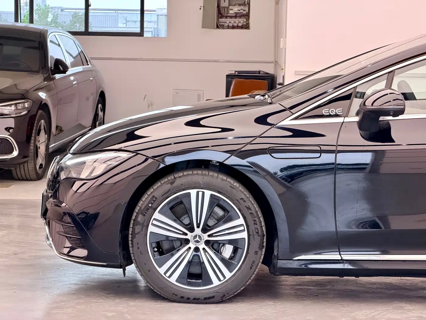 Mercedes-Benz EQE 2025 Model 500 4MATIC Luxury Edition фото 7