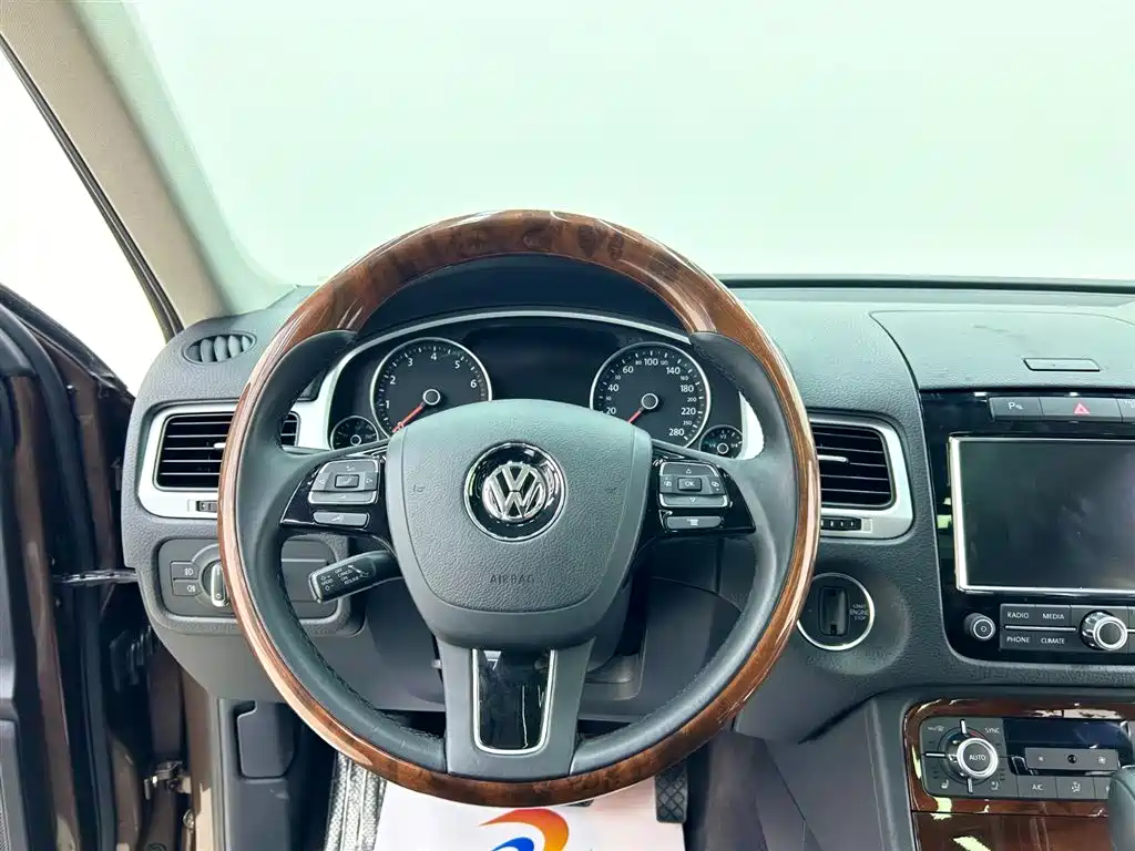 Volkswagen Touareg 2011 3.0TSI Comfort фото 6