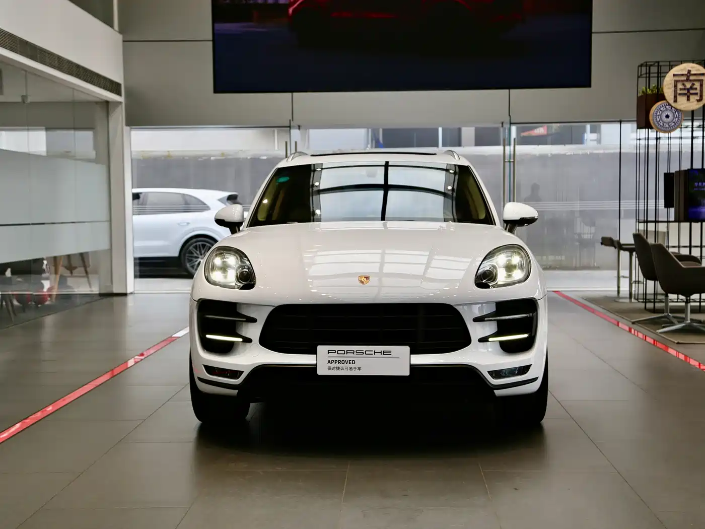 Porsche Macan 2016 Macan Turbo 3.6T фото 2
