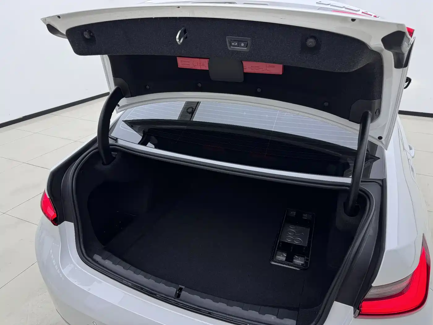 BMW 3 Series 2025 325Li M Sport Package фото 10