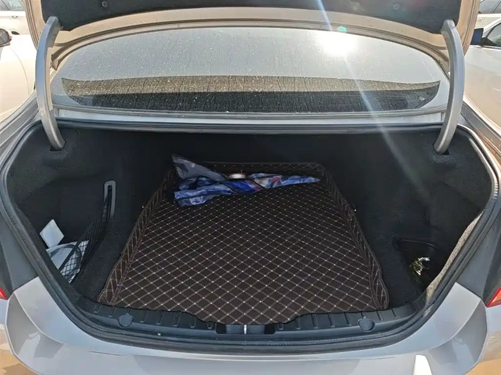 BMW 5 Series 2014 520Li Elegance фото 19