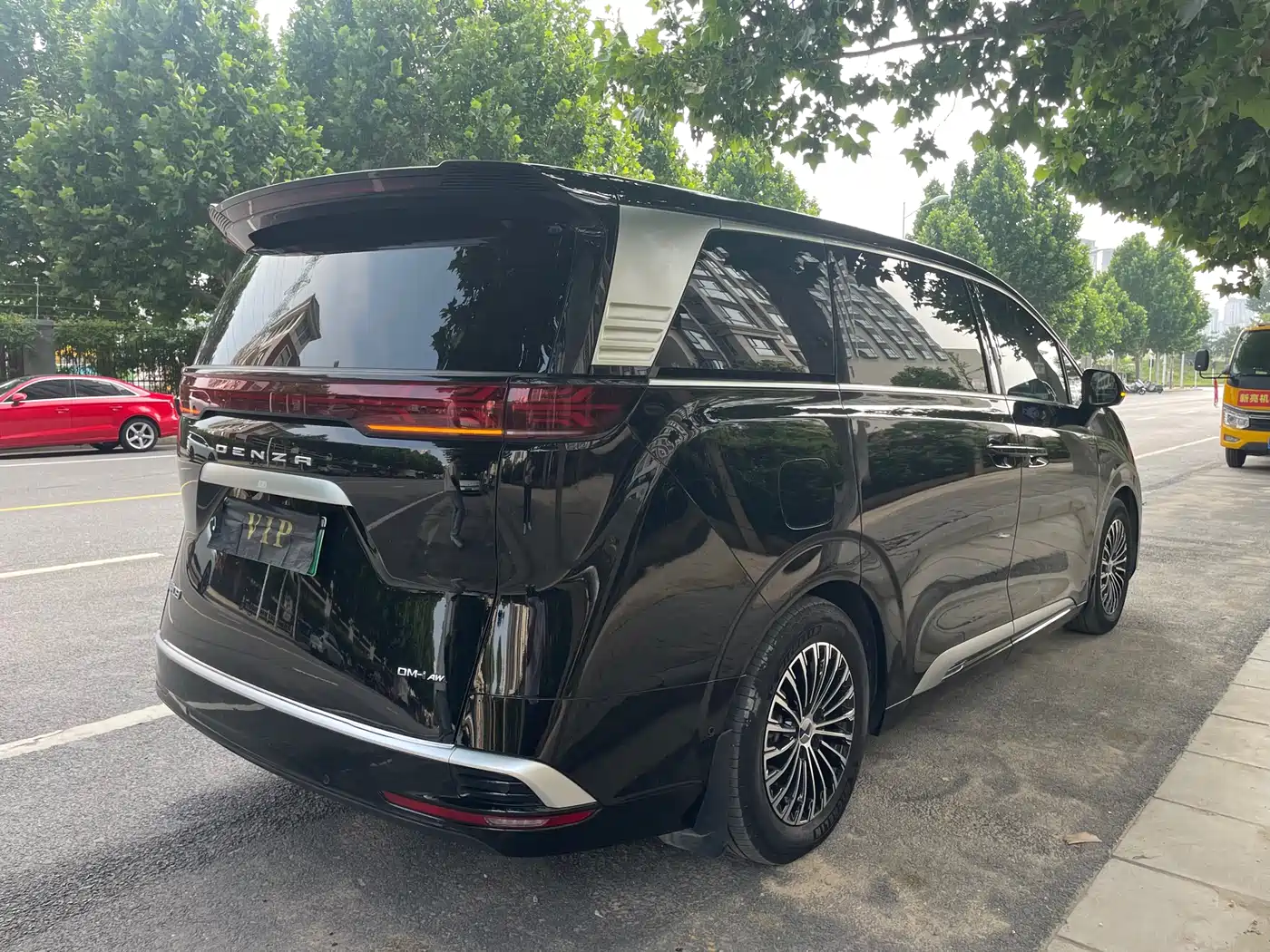 Denza D9 2022 DM-i 970 AWD Flagship фото 9